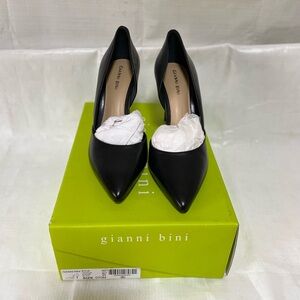 Women’s Black Heels. In very good condition only wore 2x size 7